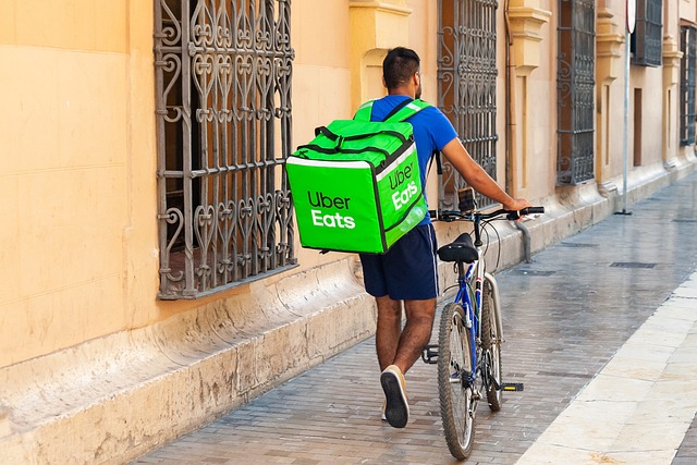 Uber Eats 副業